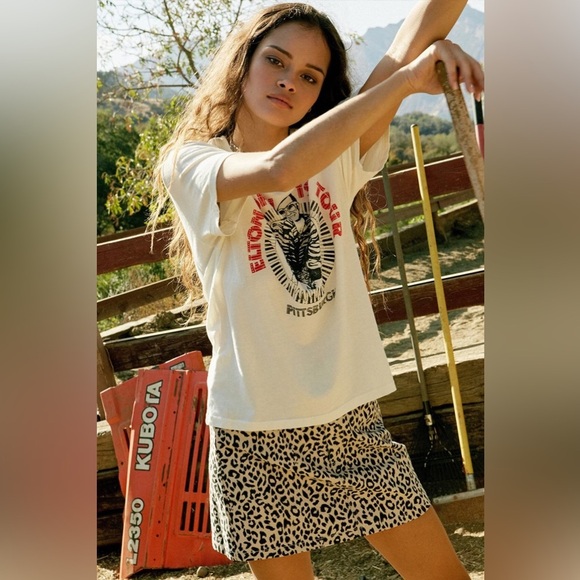 Daydreamer Elton John Pittsburg Boyfriend Tee - Picture 10 of 13